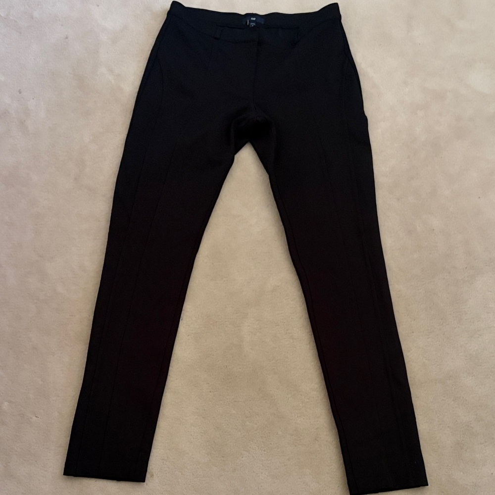 Flattering GAP Black Pointe Pants with Nice Details and Stretch